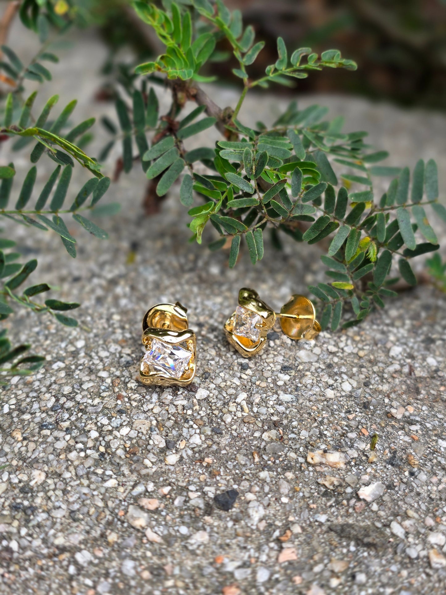 Éloane Stud Earrings – Crystal Statement Studs