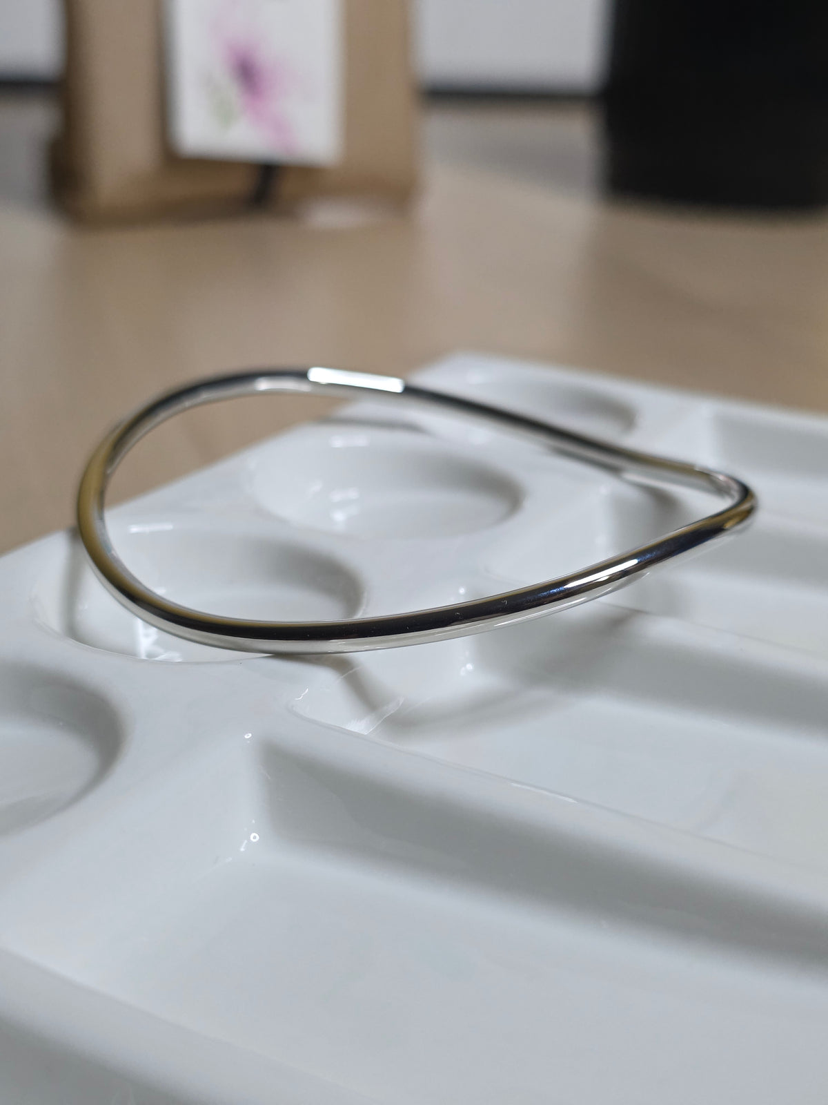 Elara Sculptural Curve Bangle