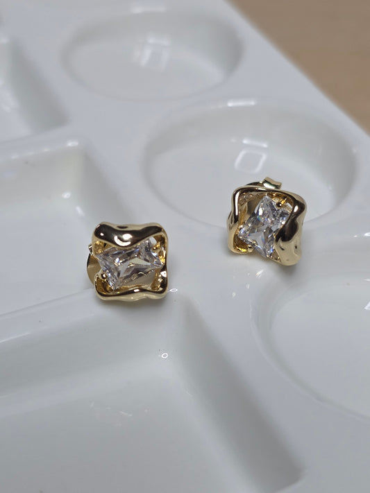 Éloane Stud Earrings – Crystal Statement Studs