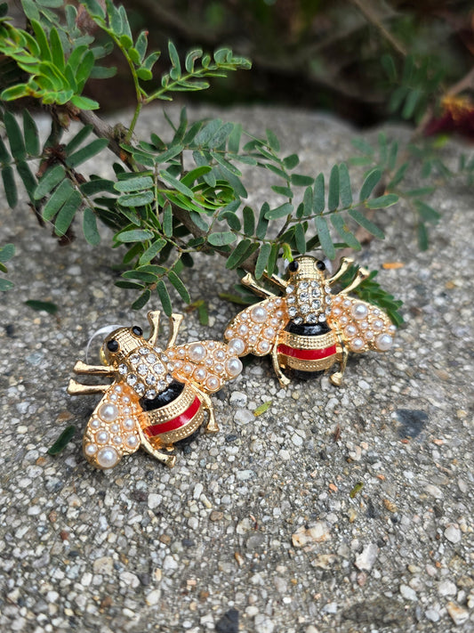 Mielle Bee Stud Earrings – Pearl & Crystal Bee Earrings