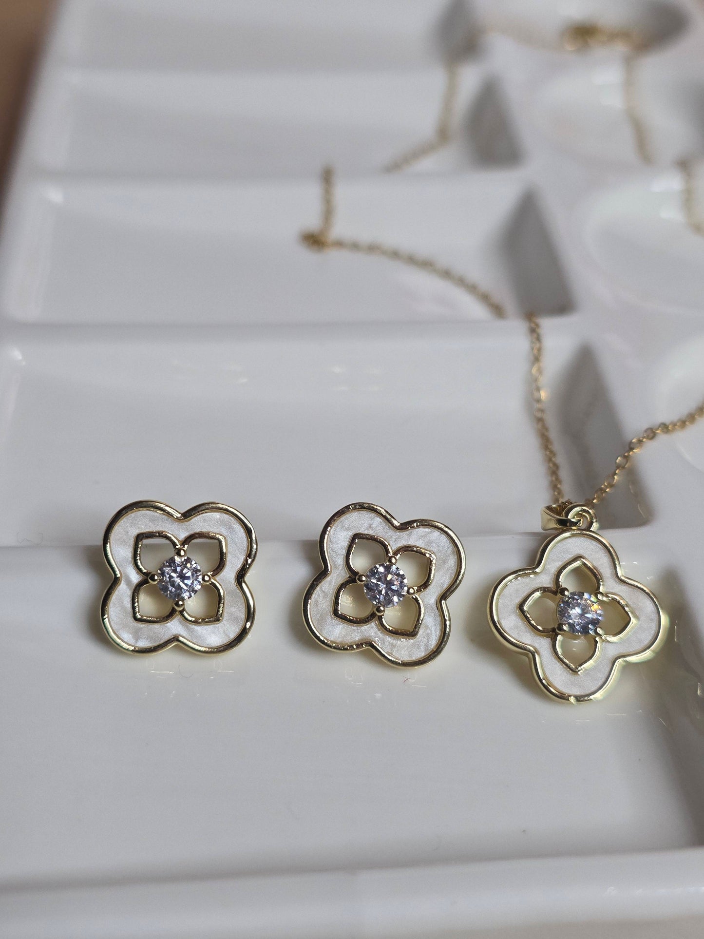 Celeste Clover Jewelry Set