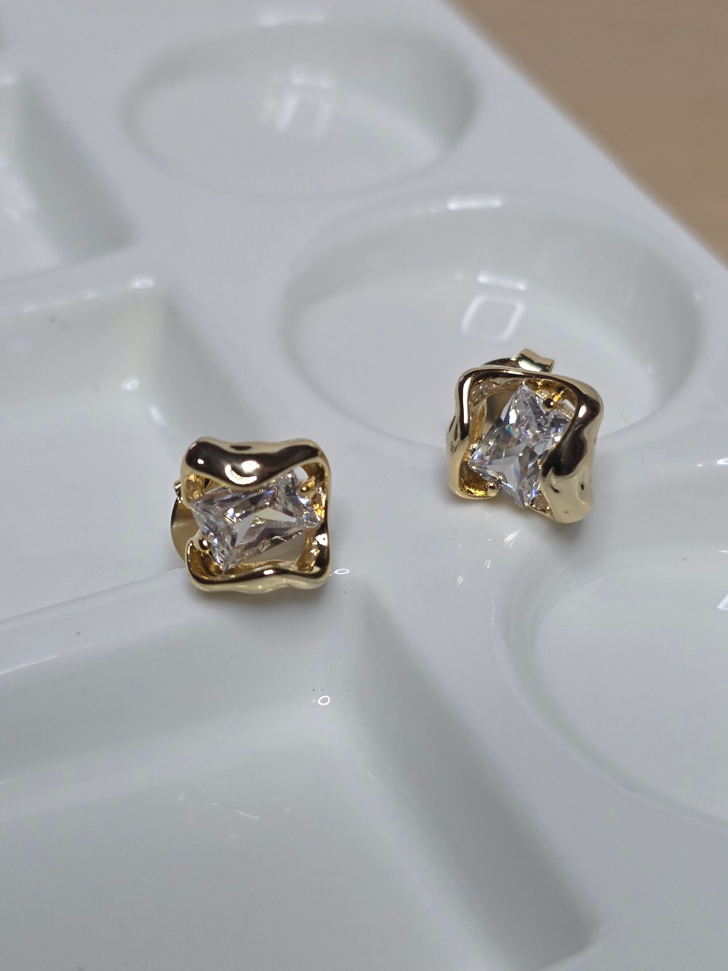 Éloane Stud Earrings – Crystal Statement Studs