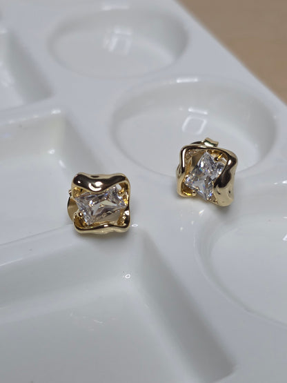 Éloane Stud Earrings – Crystal Statement Studs