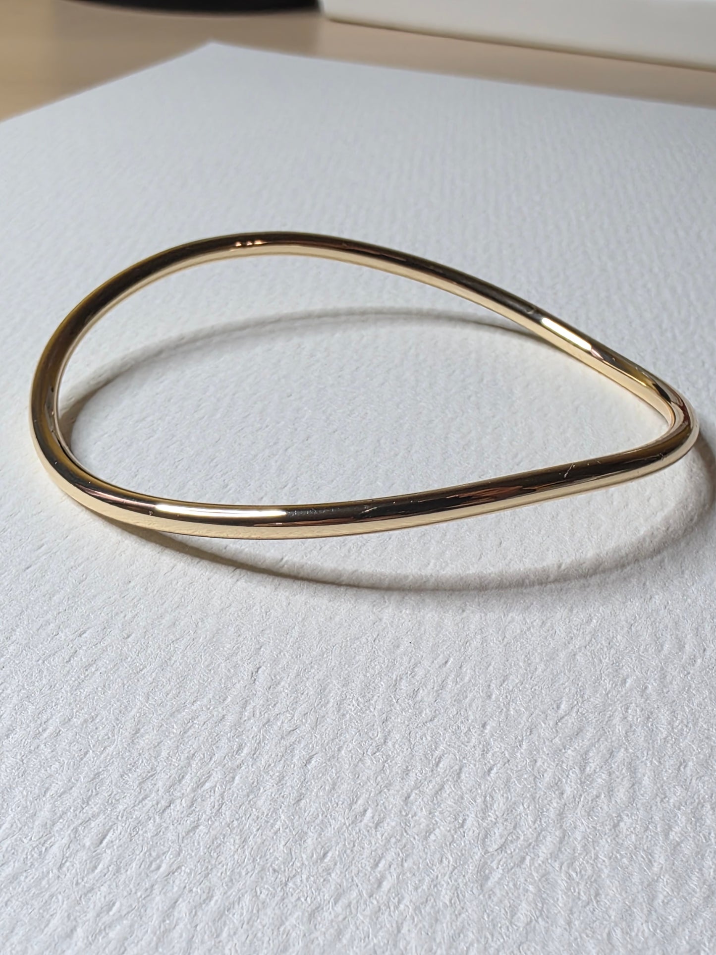 Elara Sculptural Curve Bangle